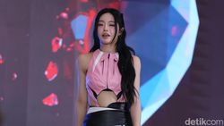 Potret Debut FIFTY FIFTY di Jakarta