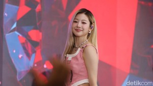 Cantiknya Yewon FIFTY FIFTY.