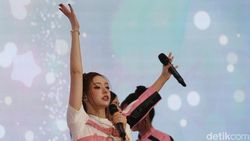 Potret Debut FIFTY FIFTY di Jakarta