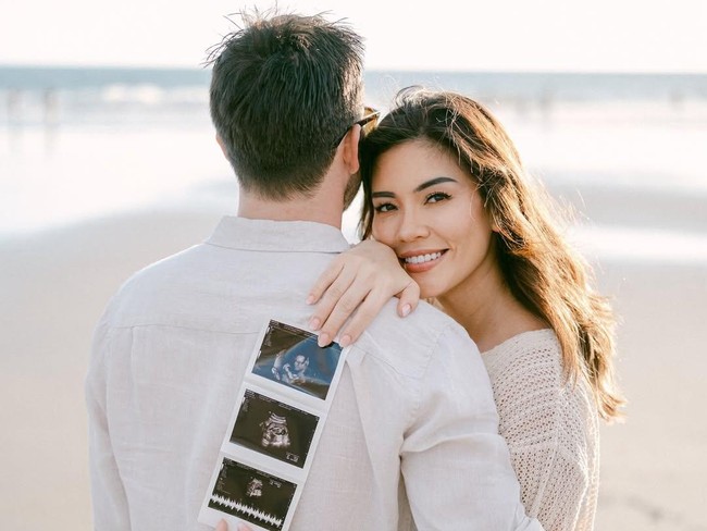 Gaya Artis Umumkan Kehamilan