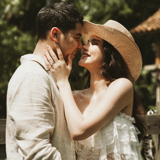 Gaya Artis Umumkan Kehamilan