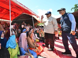 Gus Ipul Dampingi Presiden Prabowo Tinjau Posko Pengungsi Banjir di Aceh