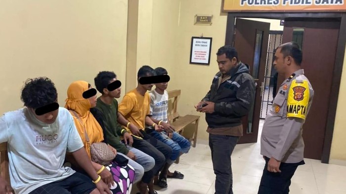 Lima orang ditangkap karena menyebar hoaks terkait air laut naik di Pidie Jaya