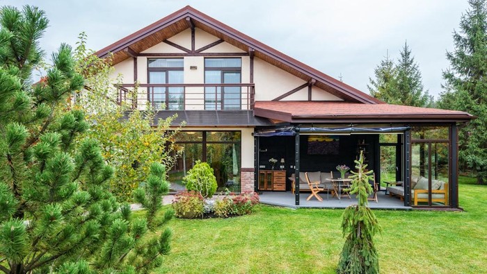 Ilustrasi rumah hijau atau green housing.