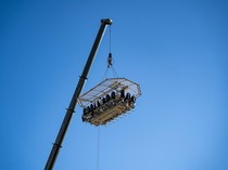 Sky Dining Mencekam: Derek Rusak, Sekeluarga Terjebak 2 Jam di Udara