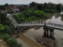 Jembatan di Nganjuk Roboh Diterjang Arus Deras, Akses Antar Desa Terputus