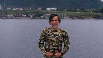 Jeremy Thomas Jogging di Danau Toba, Pemandangannya Juara!