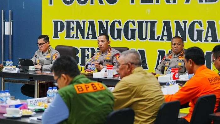 Kapolri Jenderal Sigit pimpin Rakor bersama Forkopimda, di Tapanuli Utara, Sumut, Minggu (30/11).