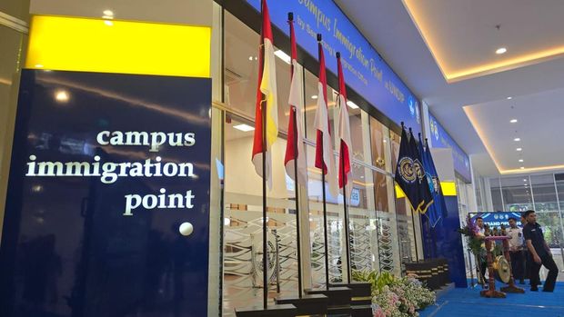 Kementerian Imigrasi dan Permasyarakatan (KemenImipas), melalui Direktorat Jenderal Imigrasi (Ditjenim), meresmikan Campus Immigration Point pertama di Indonesia. (Audrey Santoso/detikcom). Kementerian Imigrasi dan Permasyarakatan (KemenImipas), melalui Direktorat Jenderal Imigrasi (Ditjenim), meresmikan Campus Immigration Point pertama di Indonesia. (Audrey Santoso/detikcom).