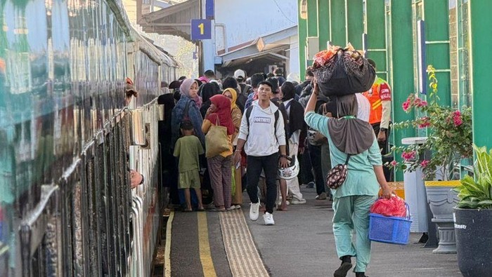 Kereta Petani dan Pedagang