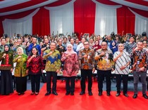 Khofifah Lepas 6 Truk Produk Ekspor IKM Desa Devisa Senilai Rp5,8 Miliar