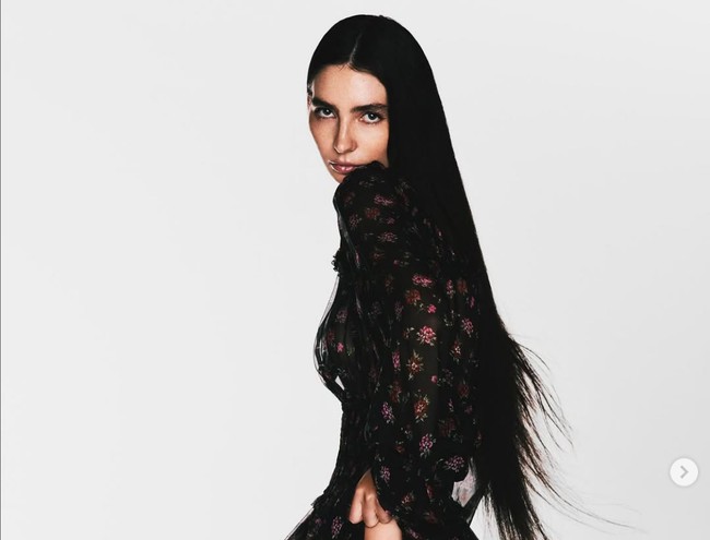 Pada November 2025 ini, Meadow tampil seksi untuk V Magazine. Foto: Dok. Instagram Meadow Walker