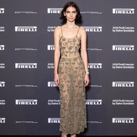 Meadow Walker tampil dengan gaun transparan saat menghadiri acara yang digelar Pirelli pada November 2025.  Foto: Dok. Instagram Meadow Walker