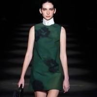 Wanita 27 tahun ini juga sudah pernah menjadi model untuk Proenza Schouler dan Alexander McQueen. Dia pun didapuk sebagai wajah Givenchy Beauty. Foto: Dok. Instagram Meadow Walker