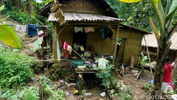 Melihat lebih dekat pasutri yang tinggal di dasar jurang Mojokerto