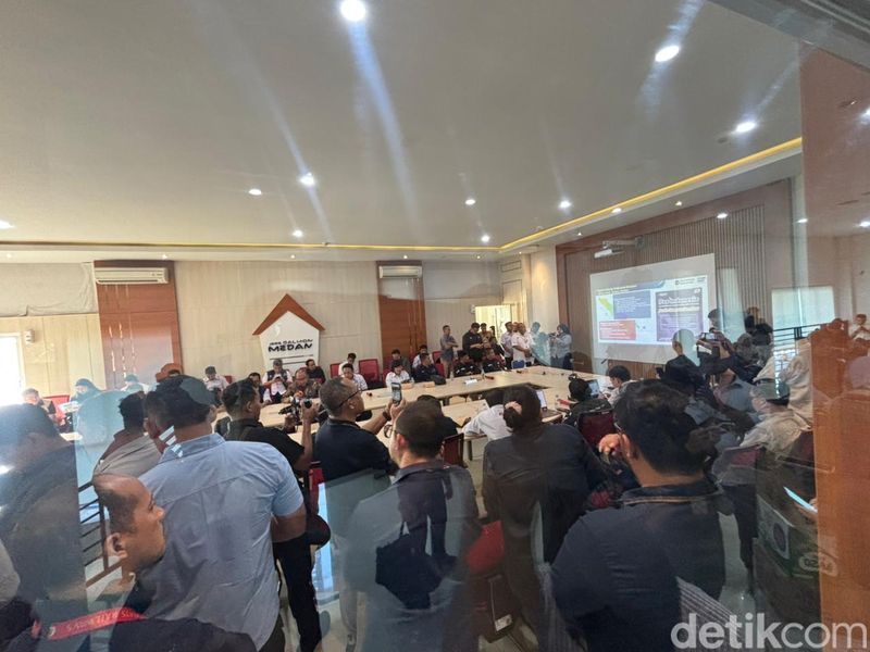 Menkomdigi di Medan