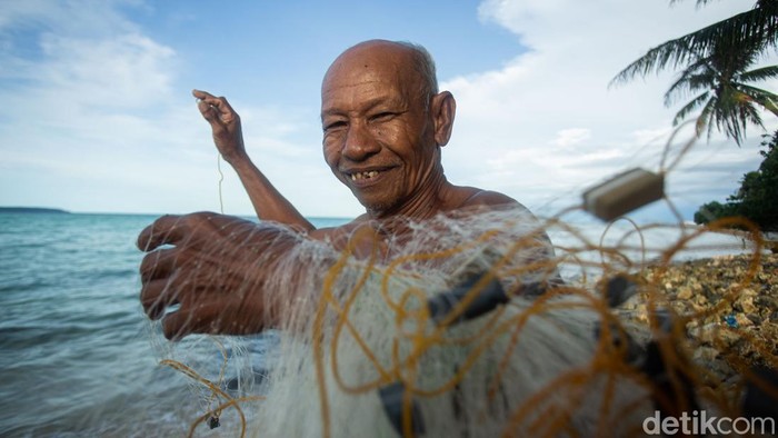 Peralihan menuju swasembada energi nasional mulai terasa hingga ke wilayah pesisir terluar Indonesia. Di Pulau Maratua, Kabupaten Berau, Kalimantan Timur nelayan tradisional kini mulai mengenal dan memanfaatkan gaya hidup berbasis listrik melalui penggunaan energi surya untuk menunjang aktivitas melaut.
