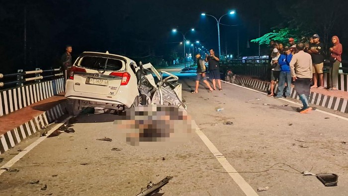 Mobil tabrak jembatan berujung sopir dan penumpang tewas di Mimika.