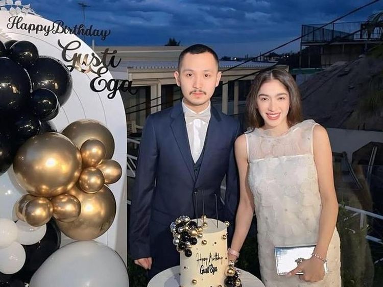 Momen Angel Karamoy Rayakan Ultah Gusti Ega dan Kulineran di London