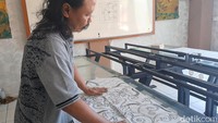 Sejak kecil memiliki bakat seni, Pengky menekuni hobinya hingga menjadi pekerjaan yang benar-benar ia cintai. keahliannya di bidang batik-membatik pada 2010. Semua dipelajarinya secara autodidak.