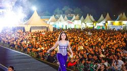 Nge-DJ Upaya Nathalie Holscher Bertahan Hidup