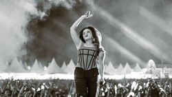 Nge-DJ Upaya Nathalie Holscher Bertahan Hidup