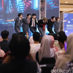 Panggung Perdana ONF di Jakarta