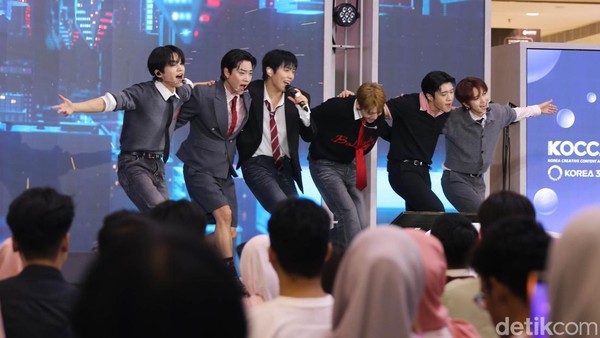 Panggung Perdana ONF di Jakarta