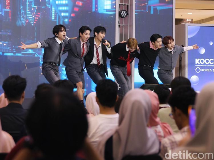 Panggung Perdana ONF di Jakarta