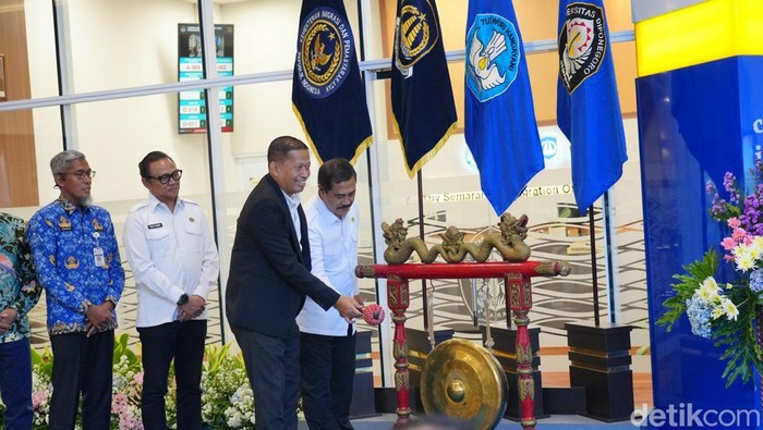 Kementerian Imigrasi dan Permasyarakatan (KemenImipas), melalui Direktorat Jenderal Imigrasi (Ditjenim), meresmikan Campus Immigration Point pertama di Indonesia di Muladi Dome, Kompleks Undip, Semarang, Jateng pada Senin (1/12/2025).