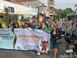 Ratusan Aktivis Tulungagung Gelar Aksi Peringati Hari AIDS Sedunia