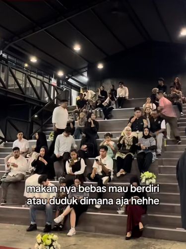 Pernikahan Gen Z Jasa kreator konten pernikahan ini membagikan suasana pernikahan ala gen z yang unik. Postingan tersebut langsung viral di Instagram.