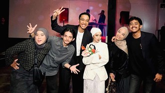 Viral Pernikahan Unik Gen Z: Dekor DVD Bekas, Menu Kaki Lima