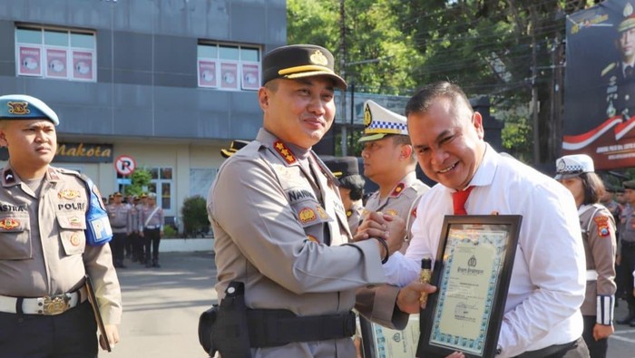 Kapolresta Malang Kota Kombes Nanang Haryono memberikan apresiasikepada Kasatreskrim Kompol M Sholeh