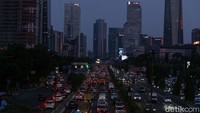 Potret kemacetan Jakarta semakin relevan setelah Perserikatan Bangsa-Bangsa (PBB) menobatkan kota ini sebagai kawasan metropolitan terpadat di dunia dengan aktivitas populasi mencapai 42 juta jiwa, menggeser posisi Tokyo.