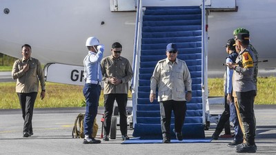 Potret Prabowo Tiba di Sumut, Tinjau Lokasi Terdampak Banjir-Longsor