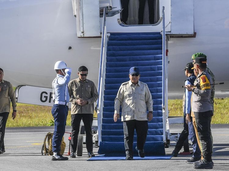Potret Prabowo Tiba di Sumut, Tinjau Lokasi Terdampak Banjir-Longsor