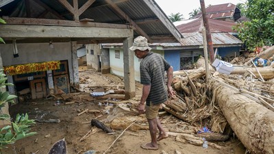 Ratusan Rumah Rusak Diterjang Banjir Bandang di Solok
