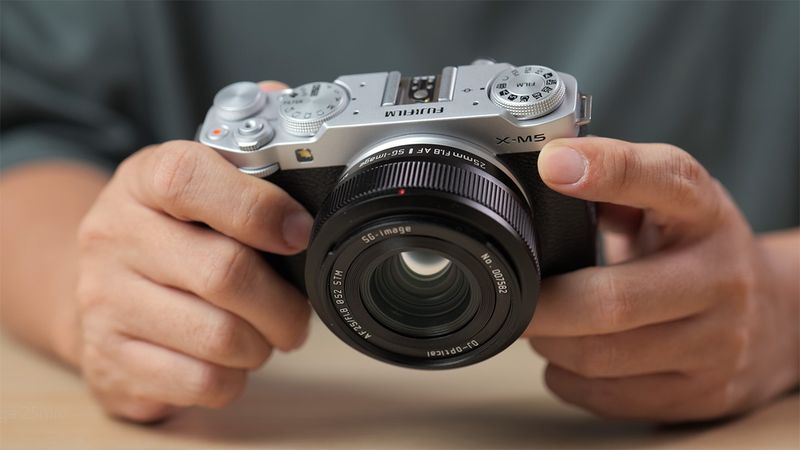 Review Lensa SG-Image 25mm f/1.8