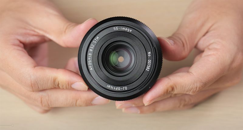 Review Lensa SG-Image 25mm f/1.8