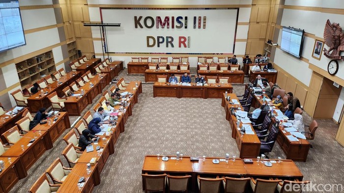 Rapat RUU Penyesuaian Pidana di Komisi III DPR RI, Jakarta, Senin (1/12/2025).