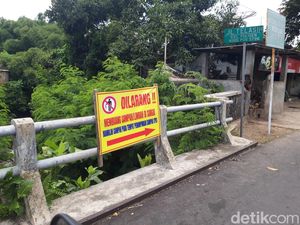 Bikin Bau! Limbah Kepala Lele Dibuang di Bawah Jembatan Jalan Telasih Boyolali
