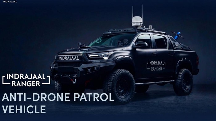Sangar! Toyota Hilux ini dimodifikasi jadi kendaraan anti drone