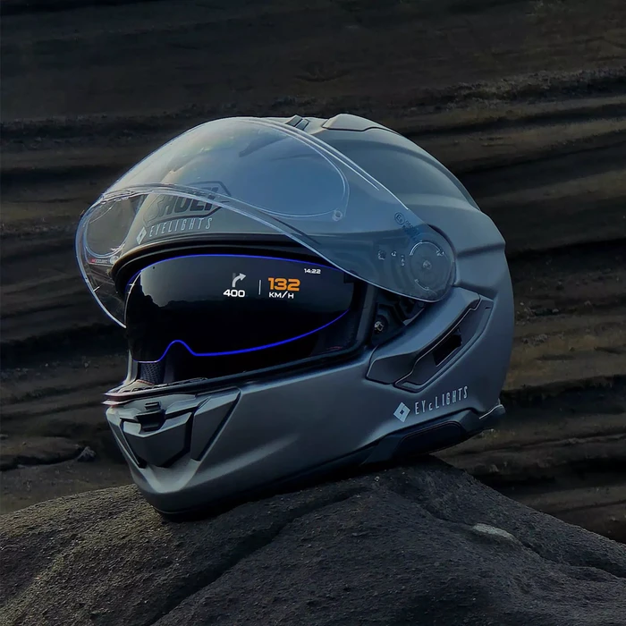 Shoei bikin helm dengan head up display