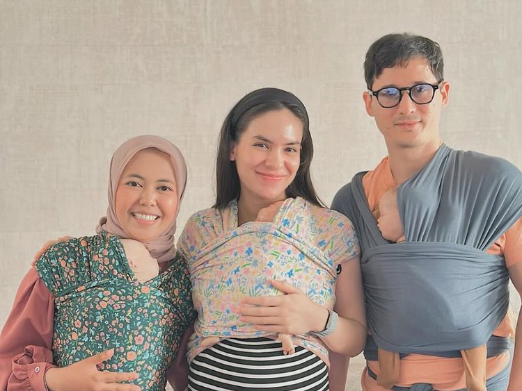 8 Foto Nino Fernandez & Steffi Zamora Belajar Urus Bayi Jelang Lahiran