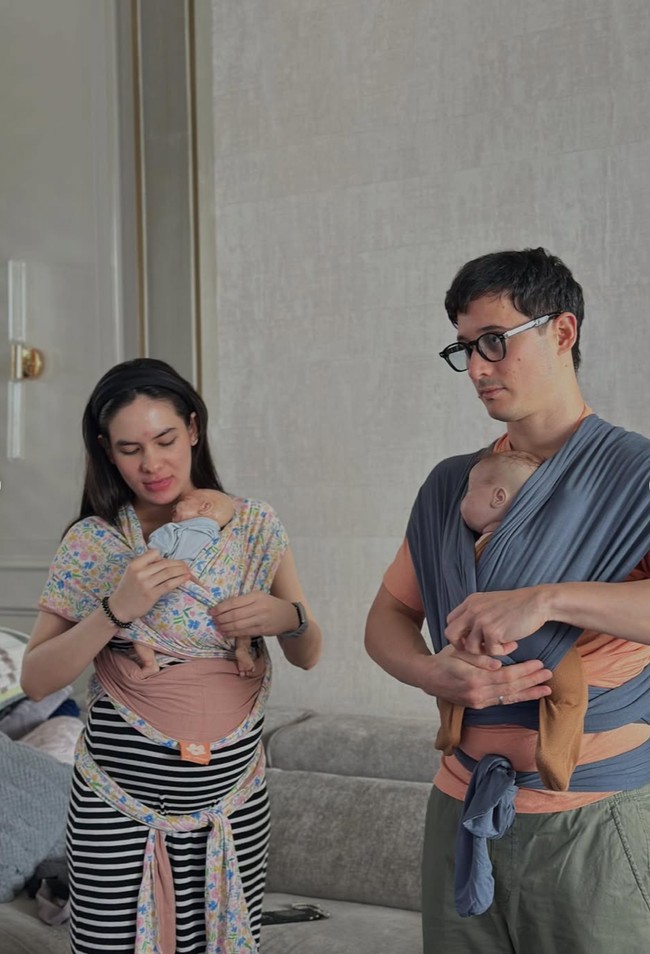 Penampilan Steffi juga terlihat natural tanpa pulasan makeup sedikitpun. Rambut panjangnya pun hanya dibiarkan terurai dengan mengenakan bando hitam. Foto: Instagram/@jamilatus.sadiyah