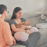 Wanita 24 tahun itu juga mempelajari cara menyusui dengan posisi yang tepat. Foto: Instagram/@jamilatus.sadiyah