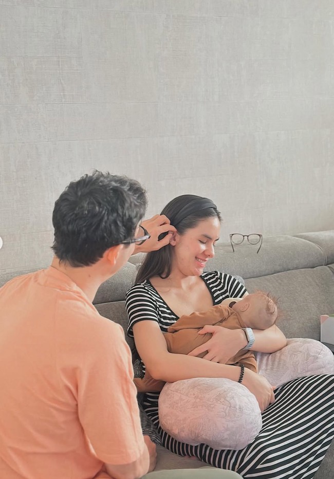 Akan segera menyambut kelahira bayi perempuan, Nino dan Steffi juga terlihat makin mesra. Foto: Instagram/@jamilatus.sadiyah