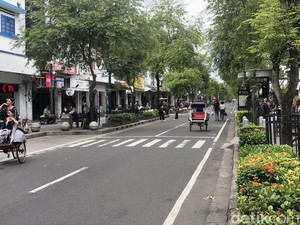 Kala Pedagang Lagi-lagi Gigit Jari Saat Uji Coba Malioboro Full Jalur Pedestrian