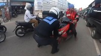 Kisah Pemotor di Cibinong Kena Batunya karena Ngeyel Lawan Arah
